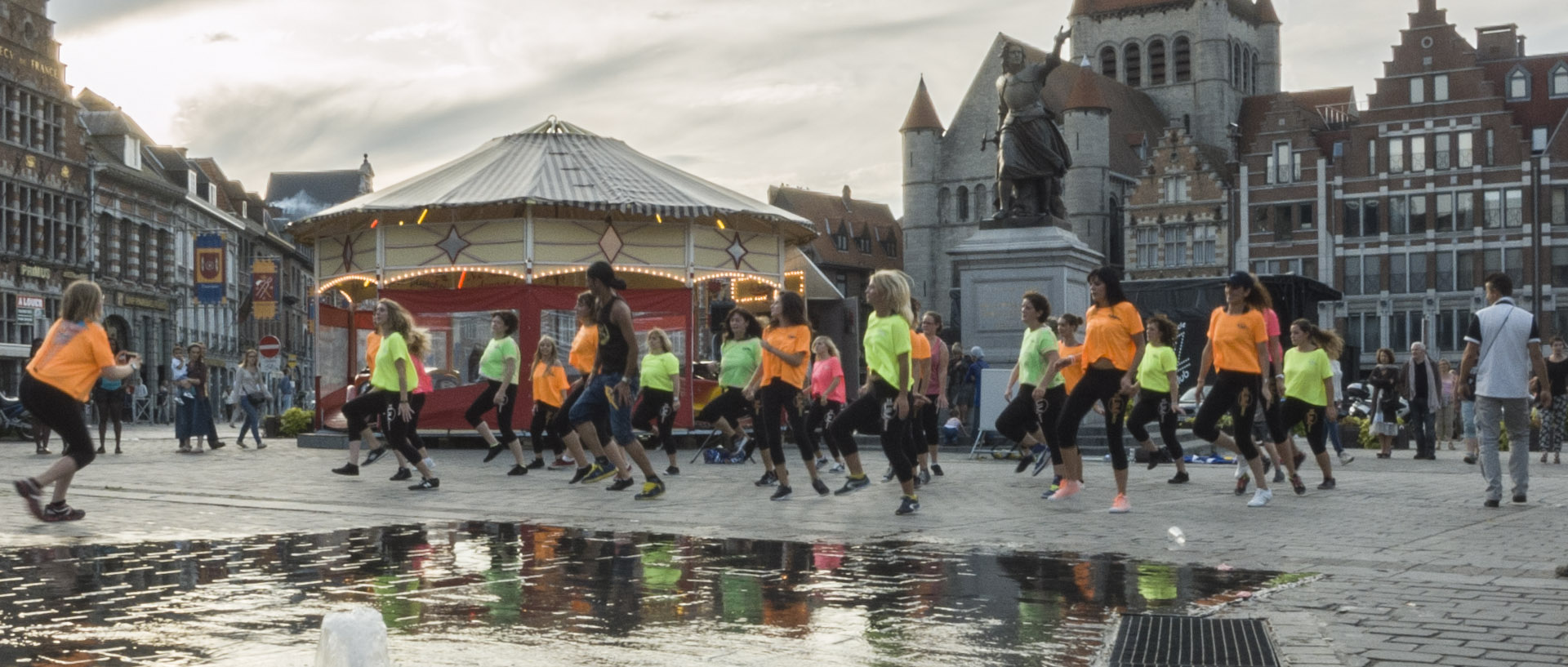 Dimanche 28 septembre 2014, 16:39, Grand'place, Tournai, Belgique