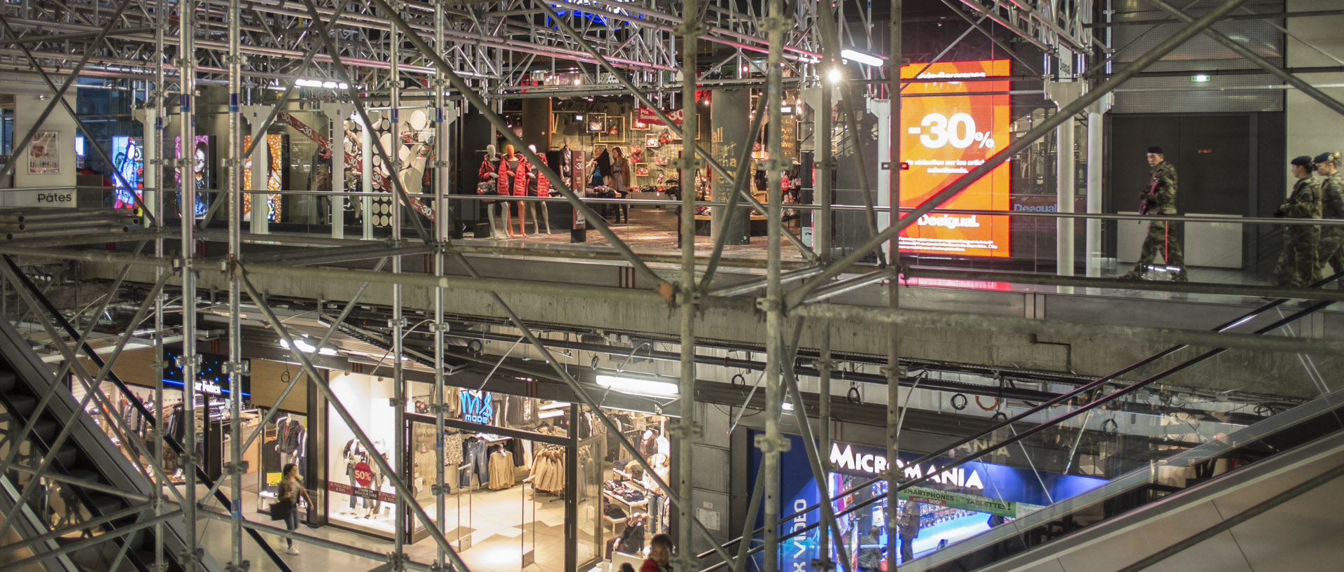 Jeudi 16 octobre 2014, 18:41, centre commercial Euralille, Lille