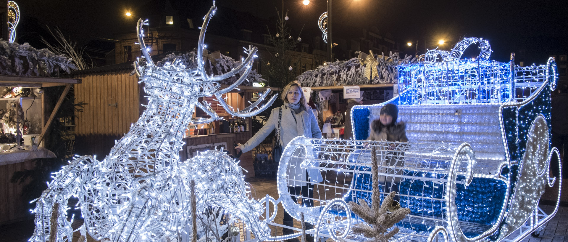 Jeudi 18 décembre 2014, 17:35, place des Martyrs de la Résistance, Croix