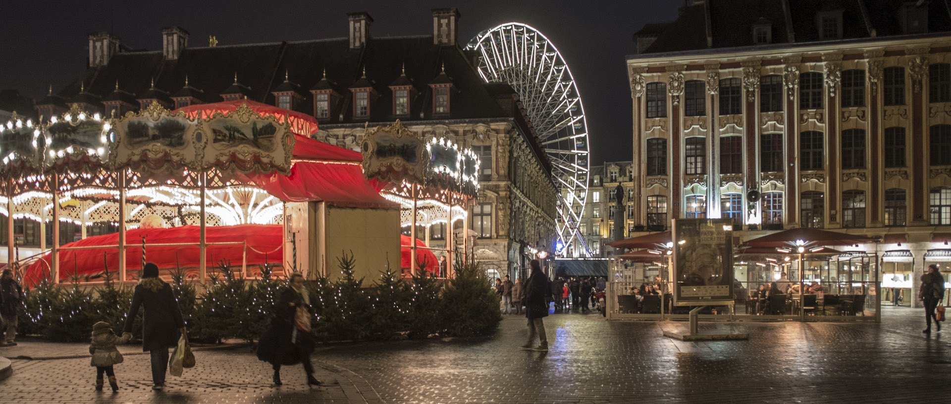 Samedi 27 décembre 2014, 17:39, place du Théâtre, Lille