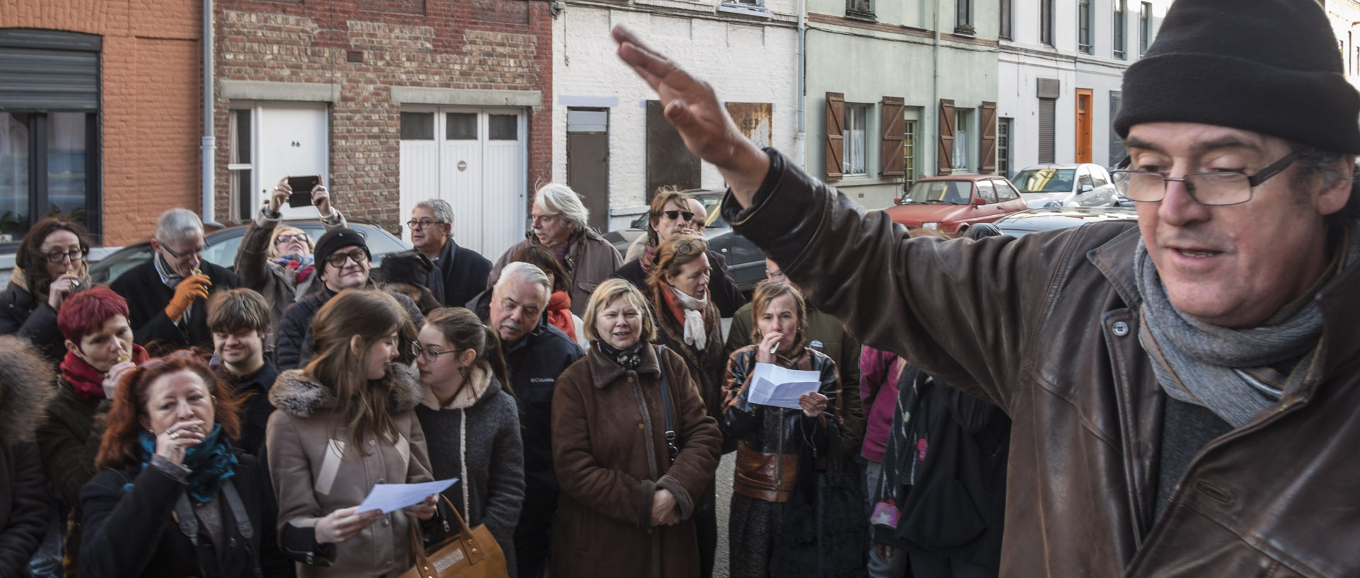 Dimanche 11 janvier 2015, 12:07, devant la plus petite galerie du monde, rue des Arts, Roubaix