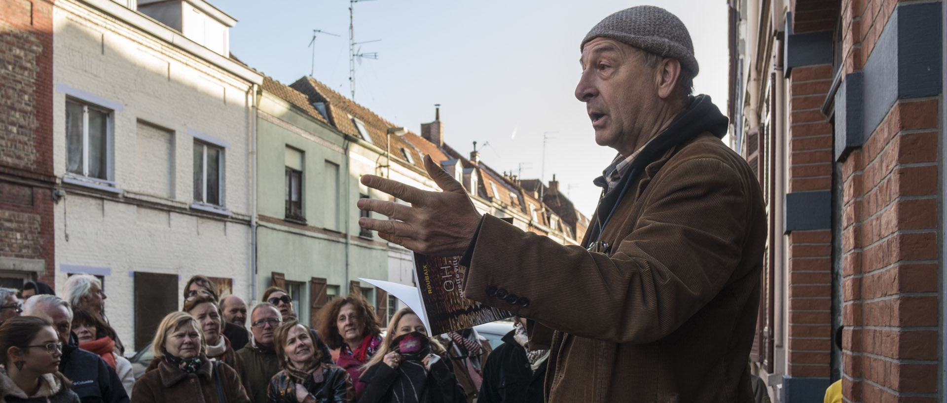 Dimanche 11 janvier 2015, 12:09, devant la plus petite galerie du monde, rue des Arts, Roubaix