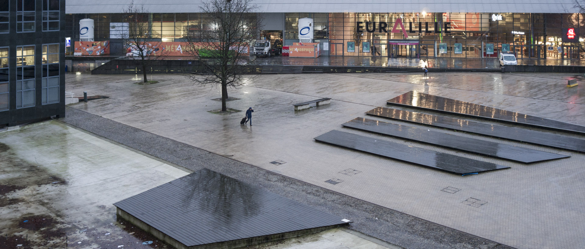 Mercredi 14 janvier 2015, 8:59, place François-Mitterrand, Lille