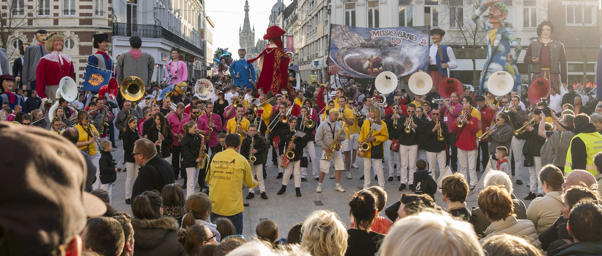 Dimanche 8 mars 2015, 17:22, parvis de l'hôtel de ville, Tourcoing