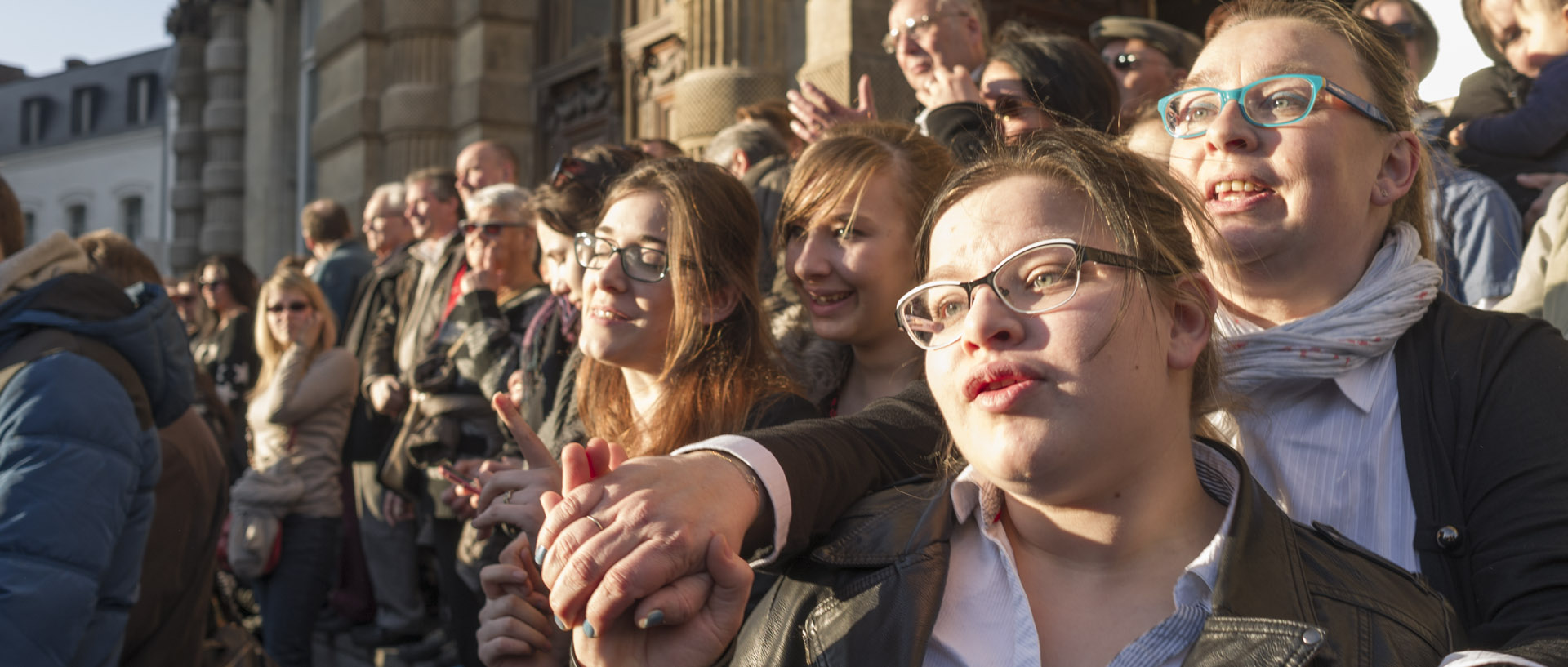 Dimanche 8 mars 2015, 17:25, parvis de l'hôtel de ville, Tourcoing