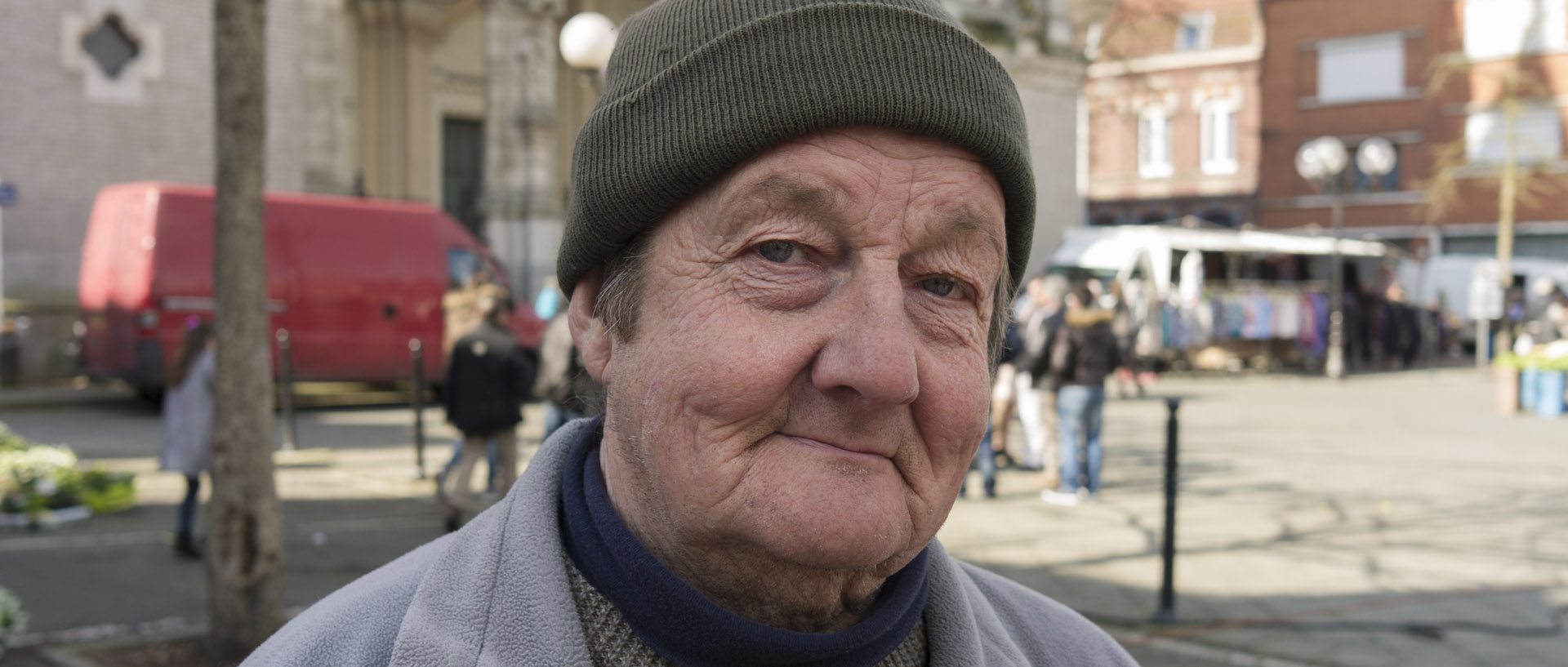 Dimanche 5 avril 2015, 11:19, place de la Liberté, Croix