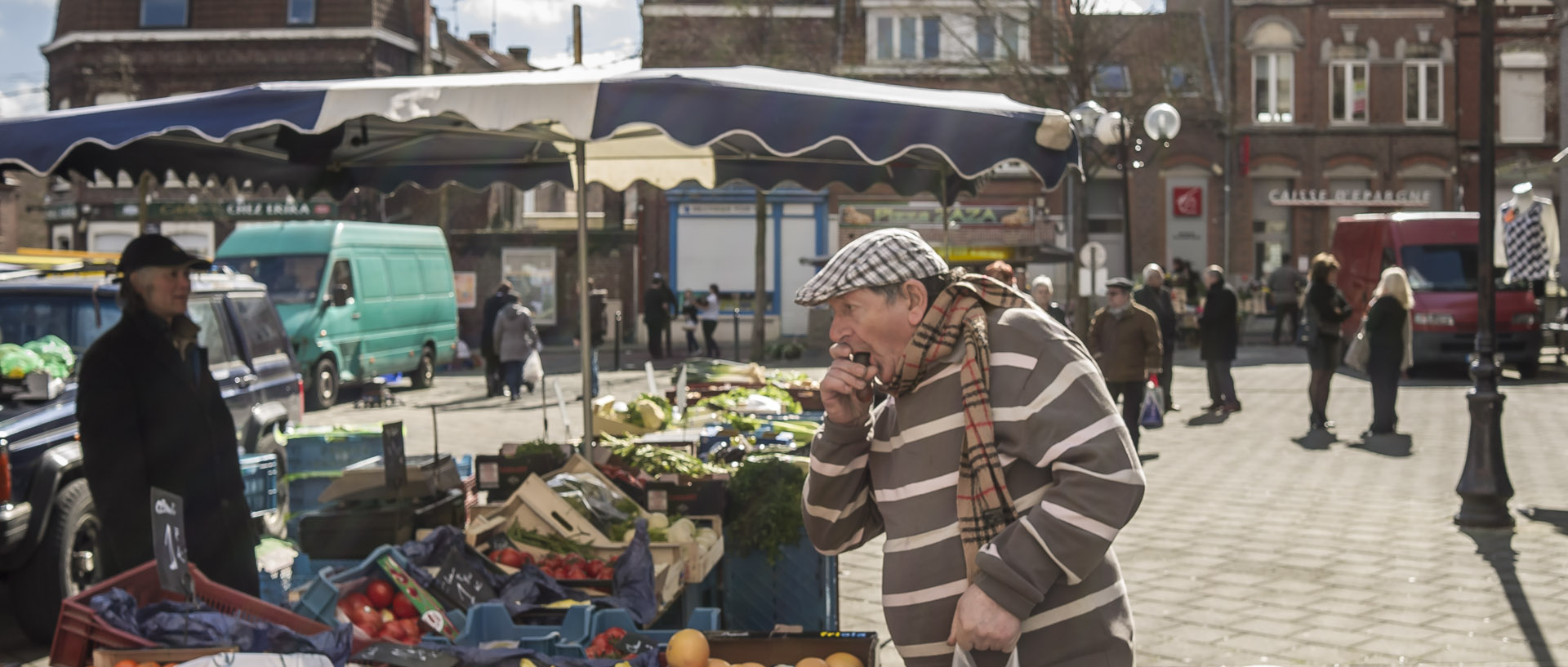 Dimanche 5 avril 2015, 11:27, place de la Liberté, Croix