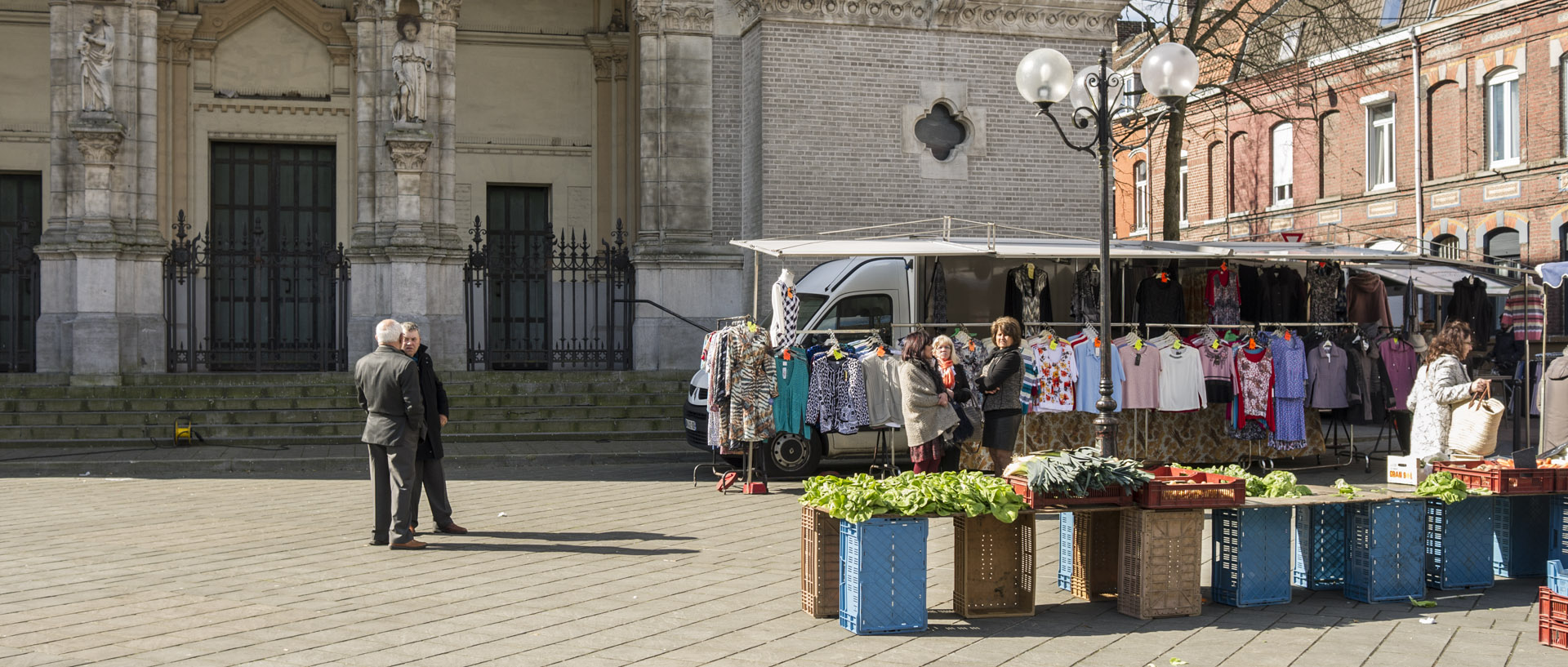 Dimanche 5 avril 2015, 11:33, place de la Liberté, Croix