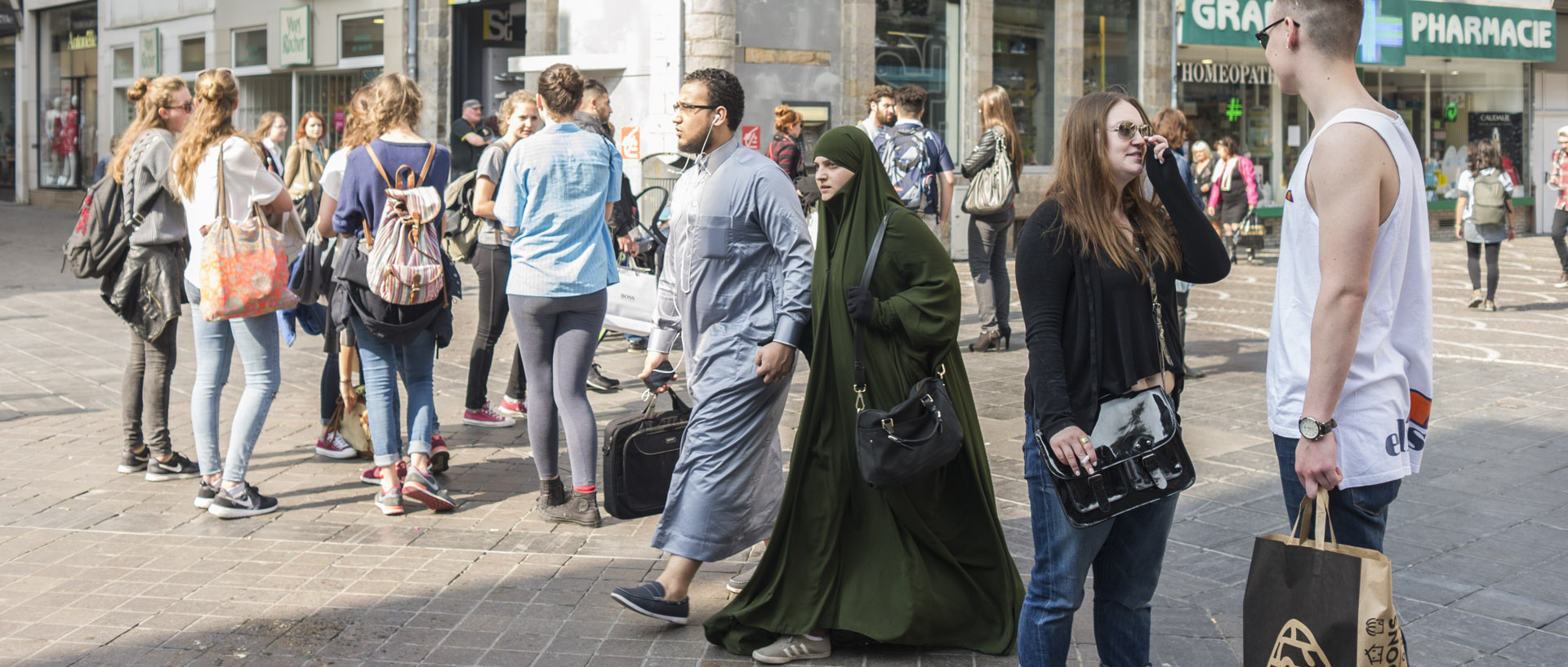 Jeudi 23 avril 2015, 16:25, rue de Béthune, Lille