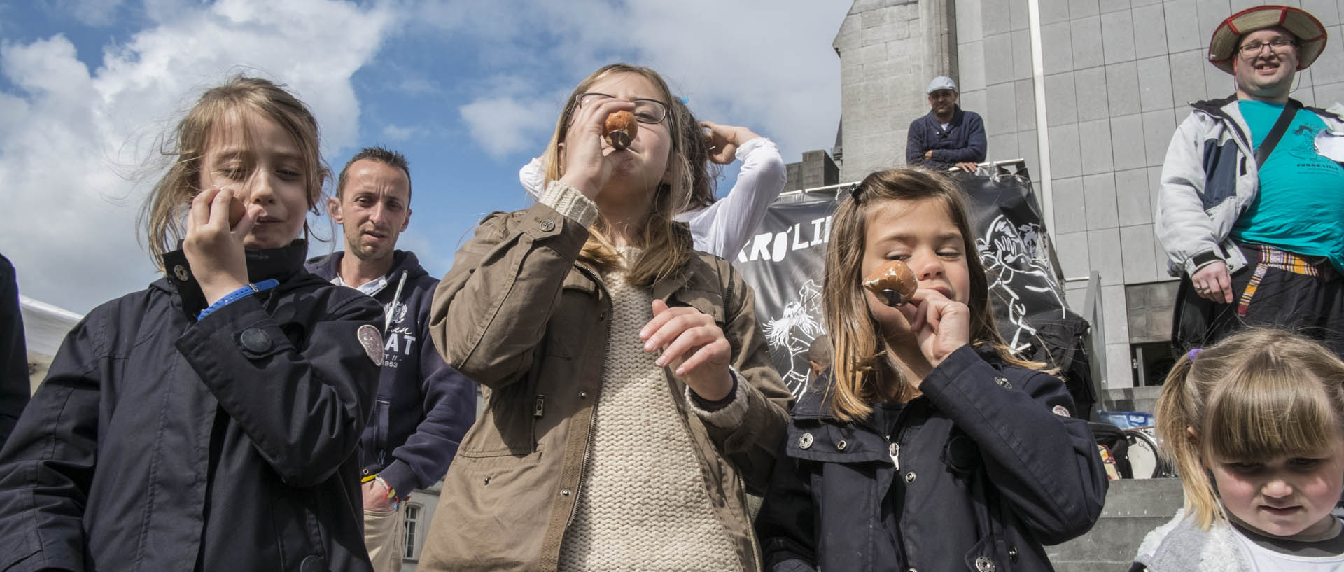 Samedi 9 mai 2015, 16:56, parvis de la cathédrale de la Treille, Lille