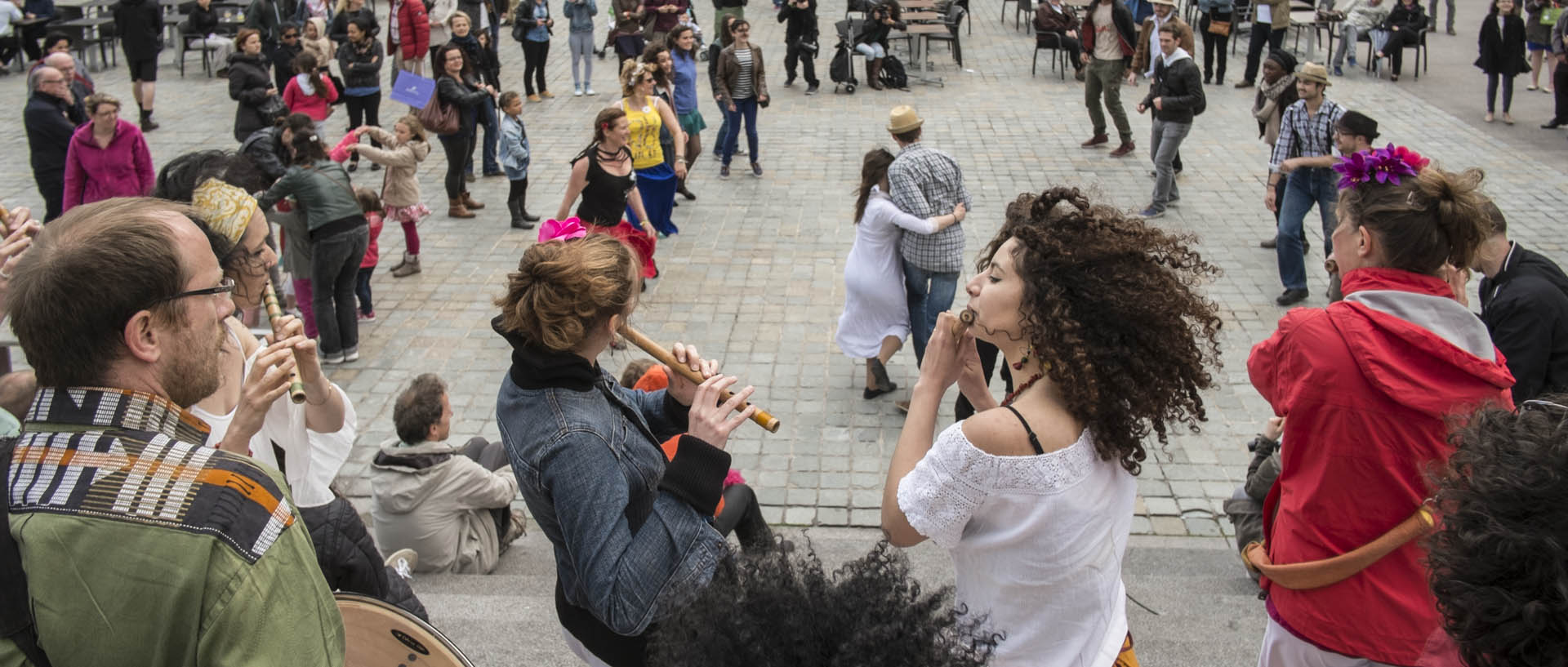 Samedi 9 mai 2015, 17:15, parvis de la cathédrale de la Treille, Lille