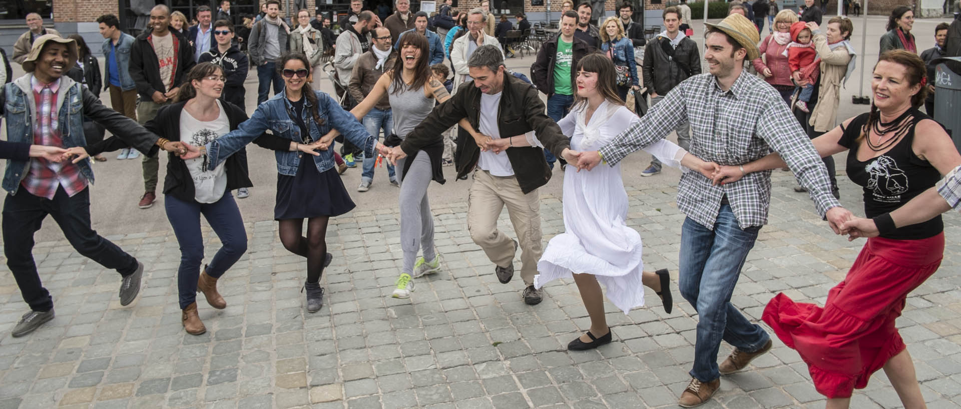 Samedi 9 mai 2015, 17:22, parvis de la cathédrale de la Treille, Lille