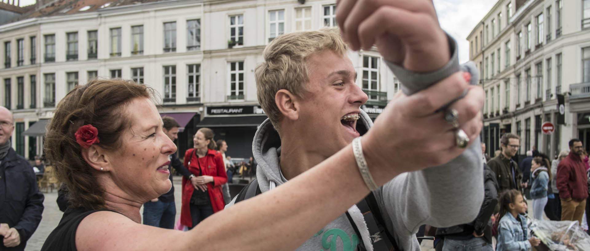 Samedi 9 mai 2015, 17:25, parvis de la cathédrale de la Treille, Lille