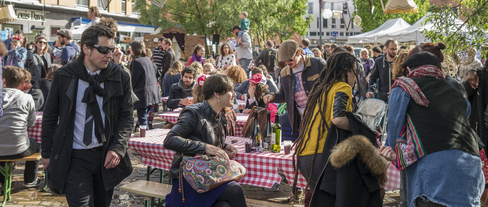 Samedi 30 mai 2015, 18:16, place Pierre-Degeyter, Lille