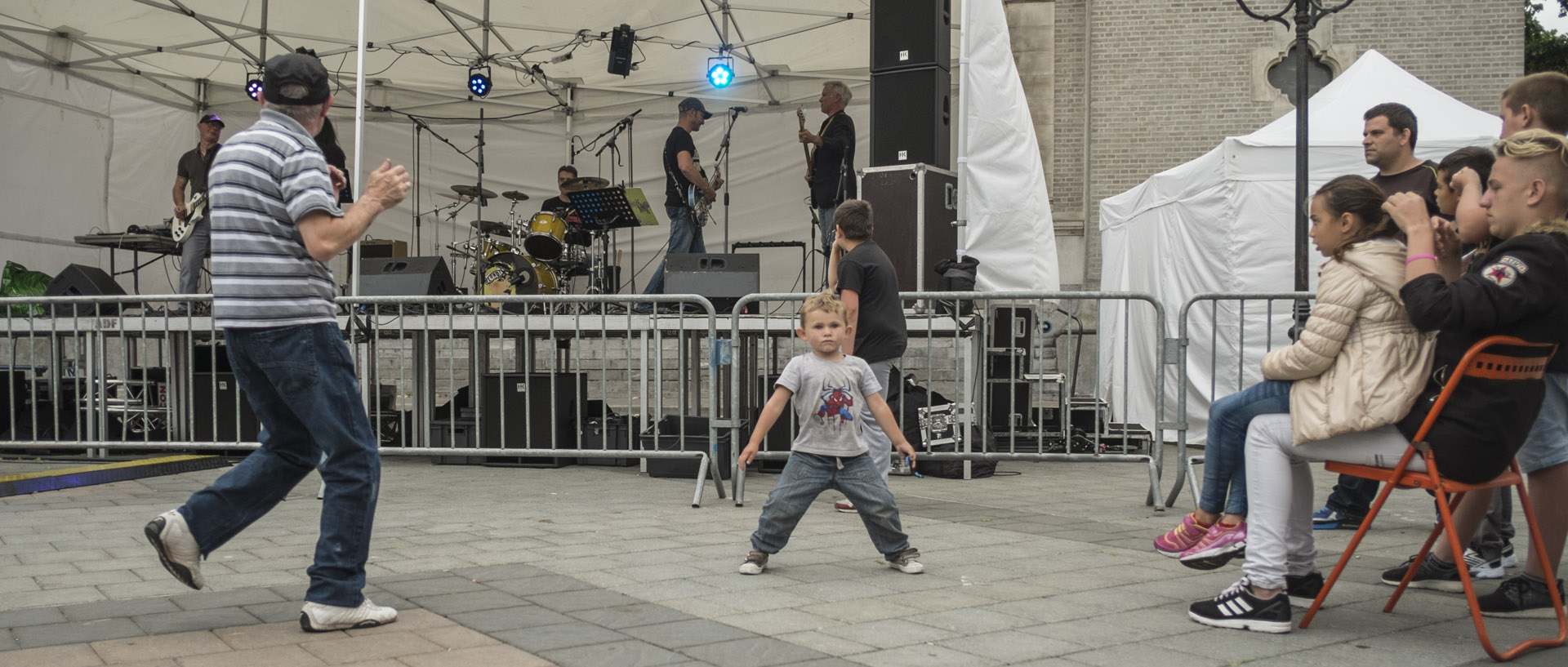 Lundi 13 juillet 2015, 19:37, place de la Liberté, Croix