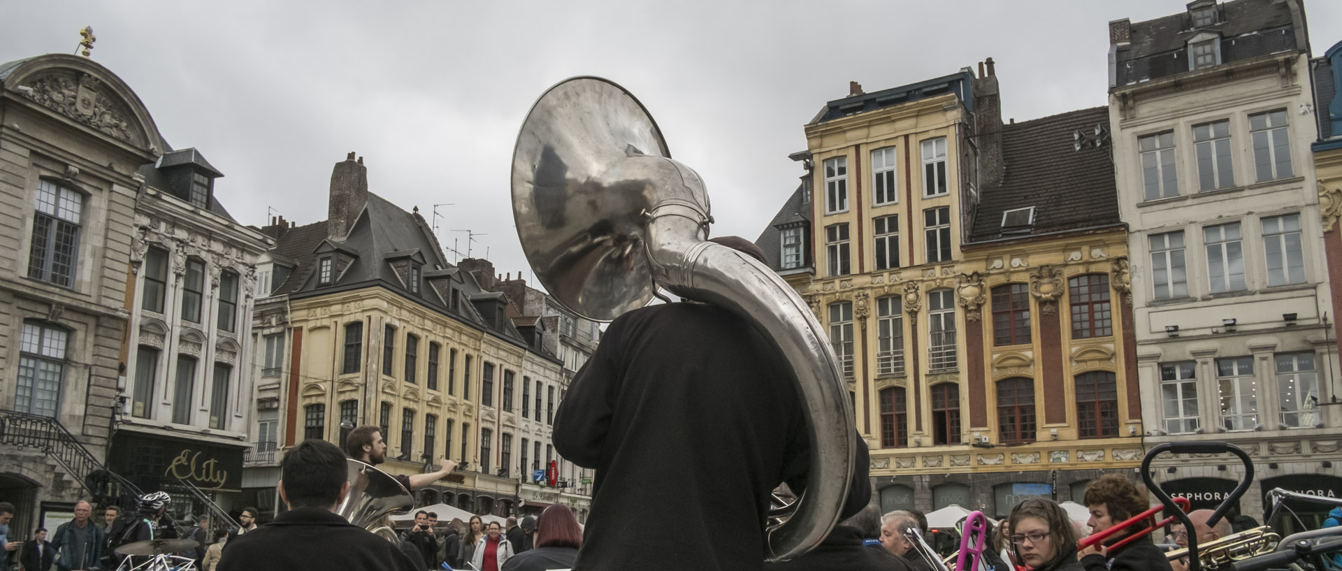 Vendredi 18 septembre 2015, 12:22, place du Général-de-Gaulle, Lille