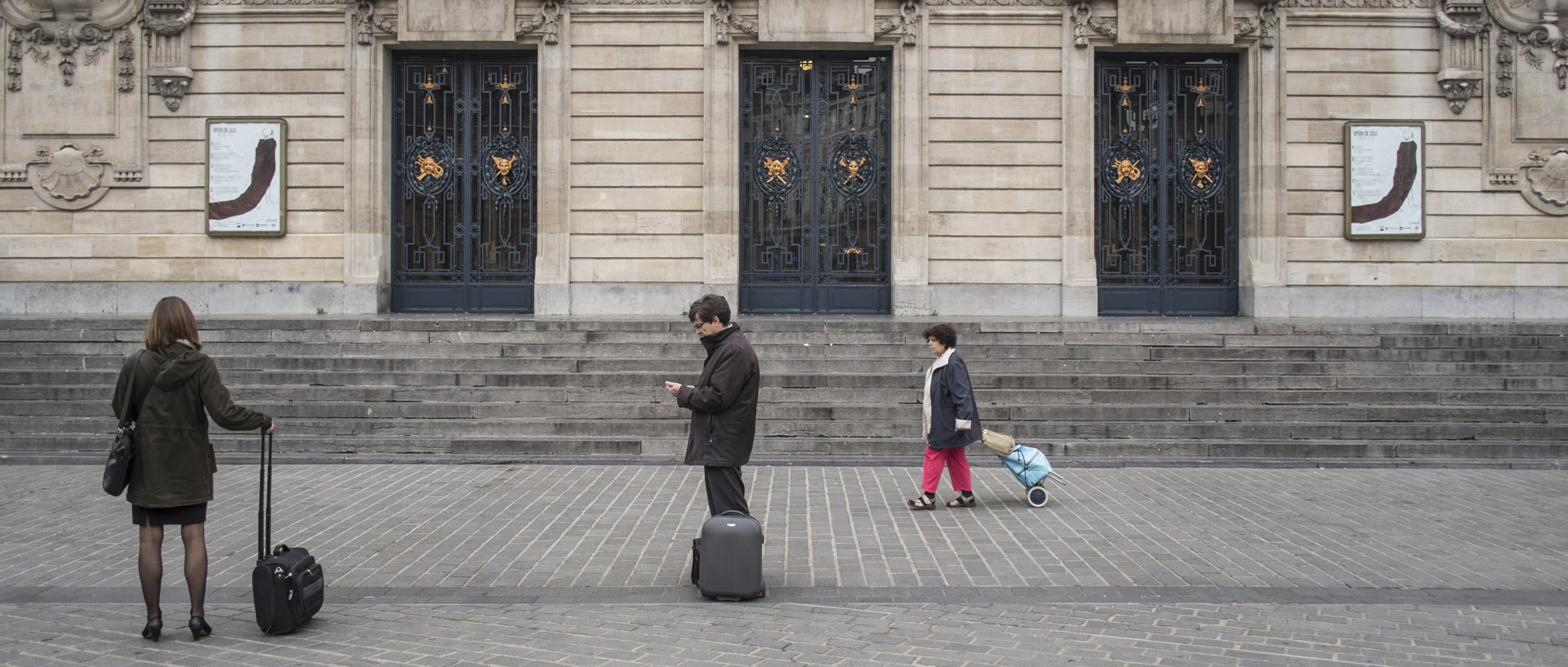 Lundi 2 novembre 2015, 12:06, place du Théâtre, Lille