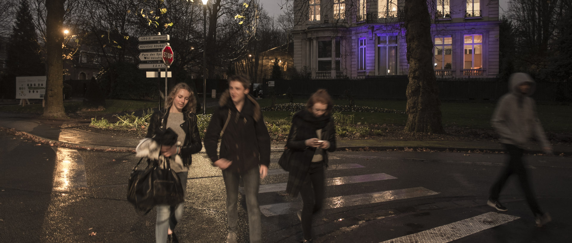 Mardi 17 novembre 2015, 17:18, avenue du Peuple Belge, Roubaix