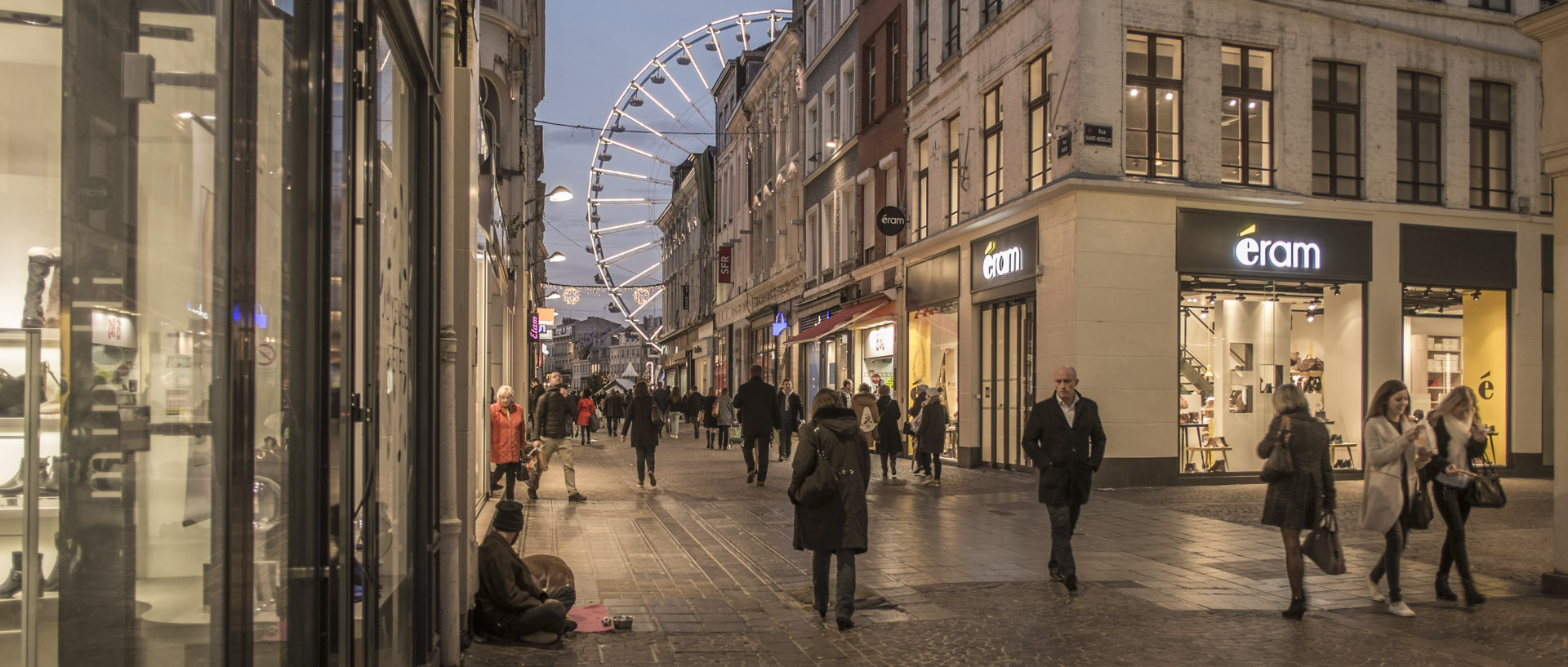 Lundi 7 décembre 2015, 17:01, rue Neuve, Lille