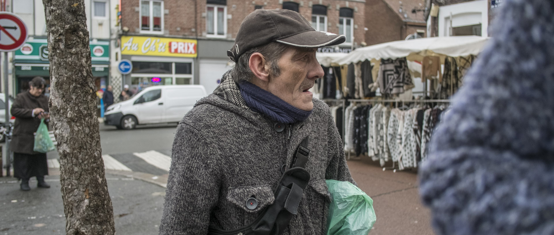 Dimanche 13 décembre 2015, 11:32, place de la Liberté, Croix