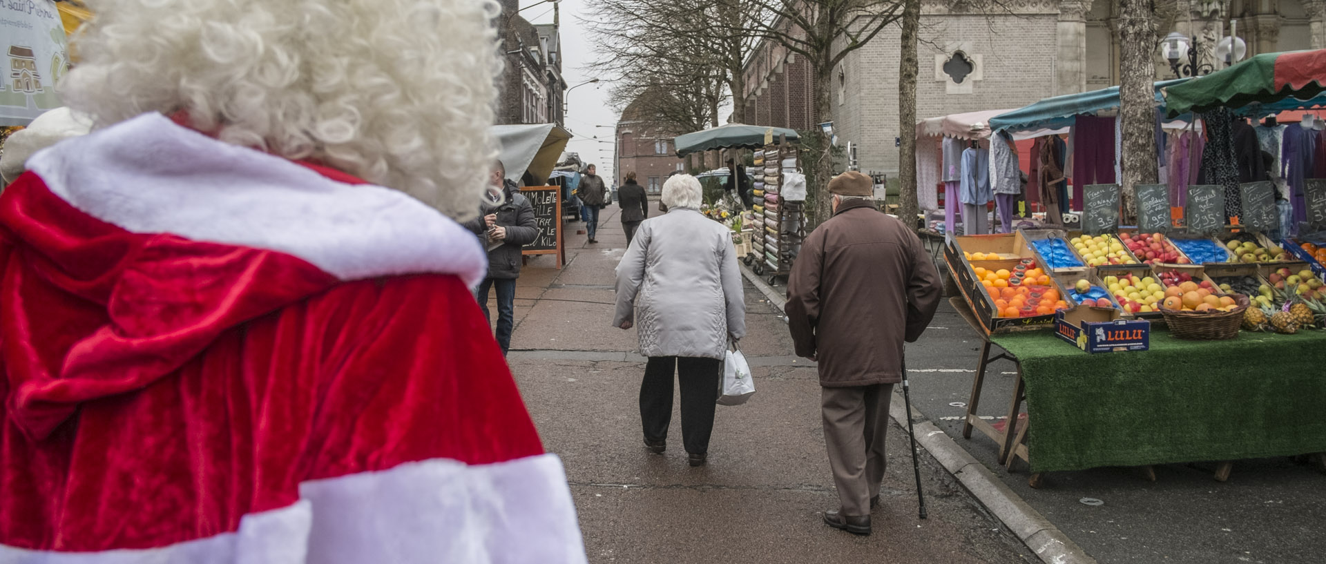 Dimanche 13 décembre 2015, 11:38, place de la Liberté, Croix