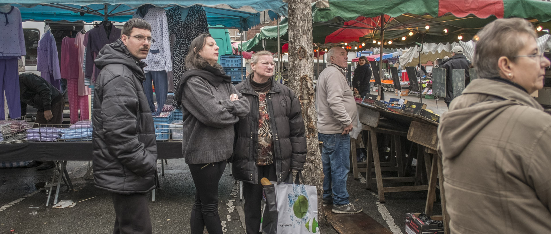 Dimanche 13 décembre 2015, 11:54, place de la Liberté, Croix