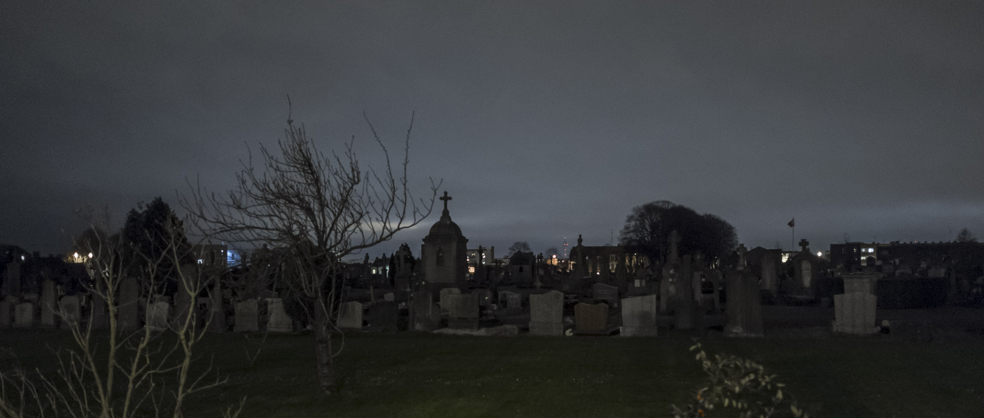 Lundi 21 décembre 2015, 19:42, cimetière, Croix