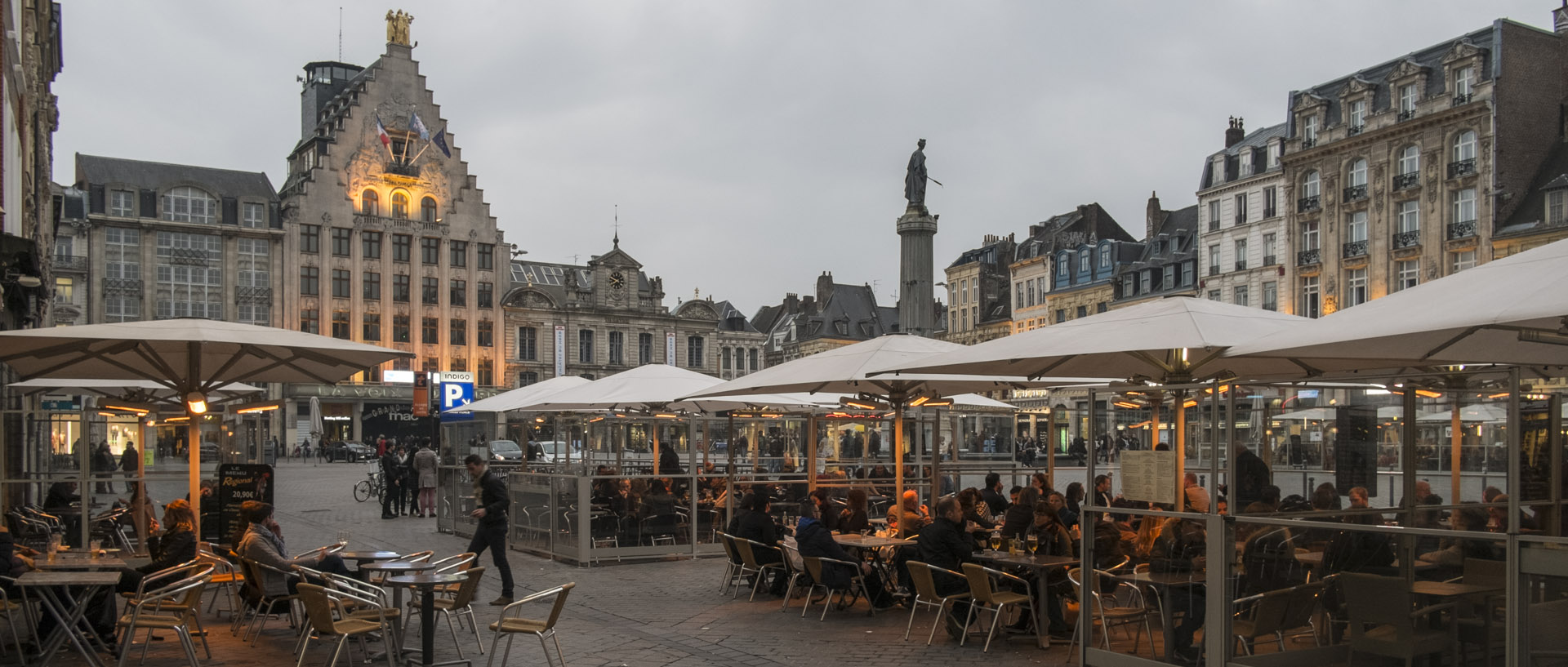 Samedi 2 avril 2016, 19:51, place du Général-de-Gaulle, Lille