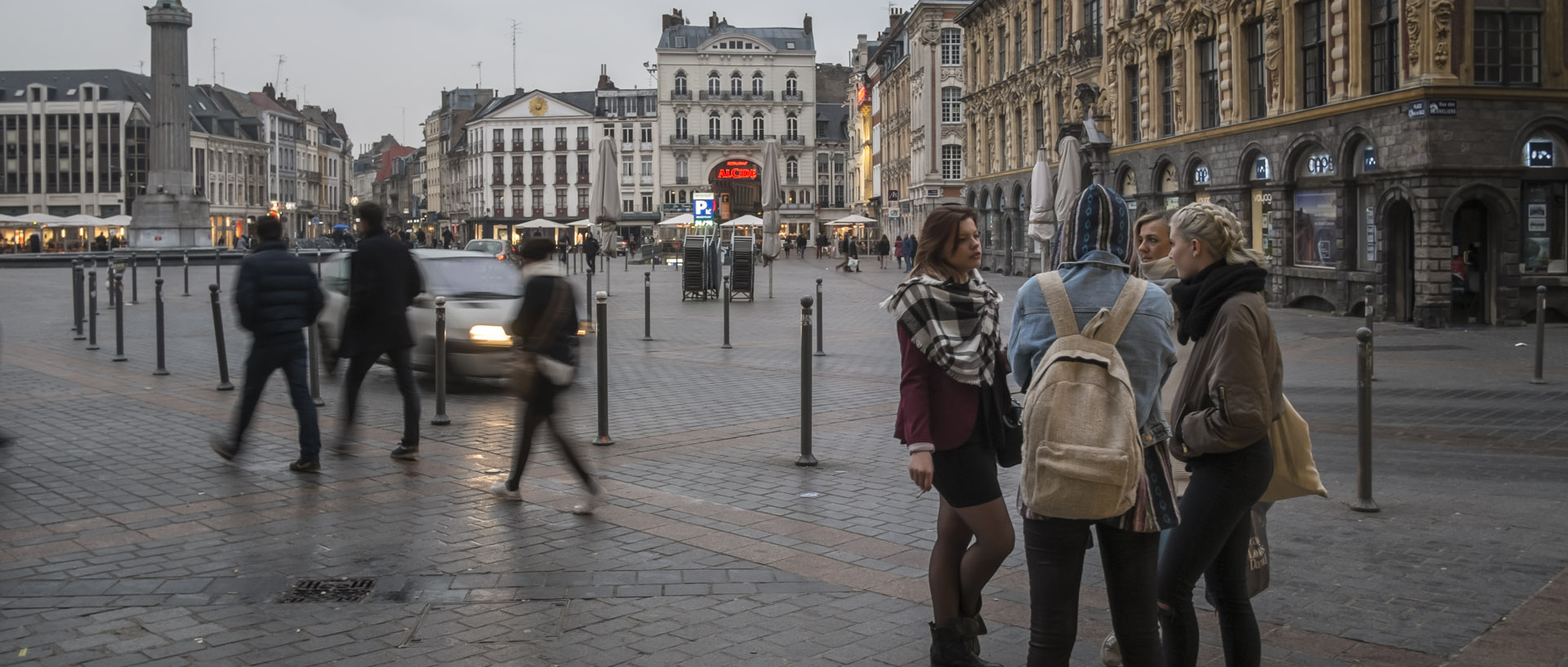 Samedi 2 avril 2016, 19:58, place du Général-de-Gaulle, Lille