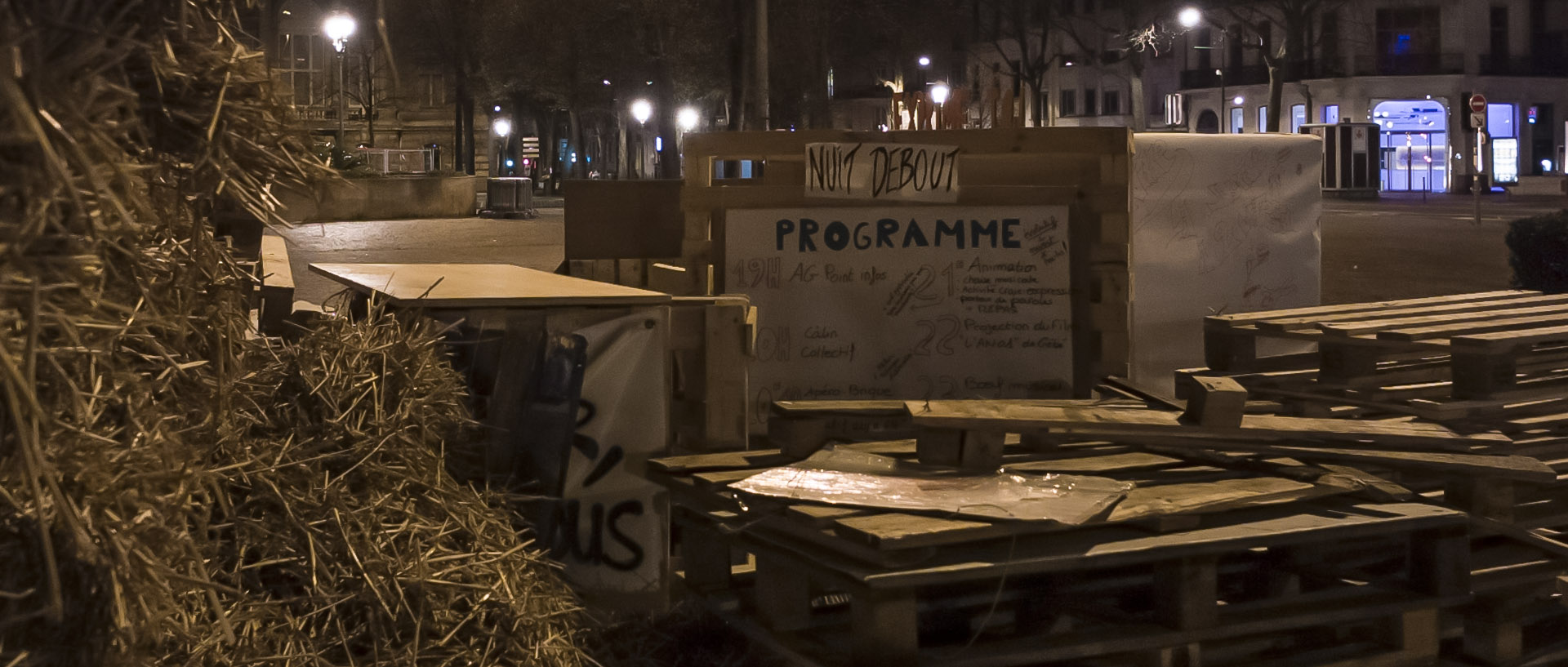 Lundi 11 avril 2016, 5:20, place de la République, Lille