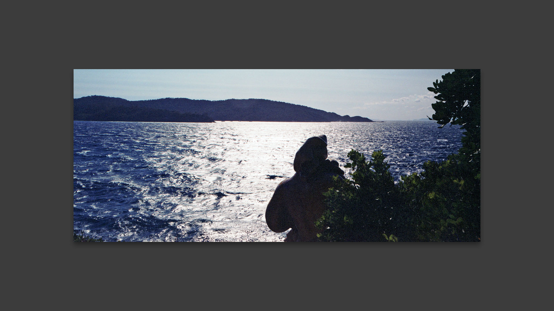 Statue de Laurette Alario, corniche de bord de mer. 