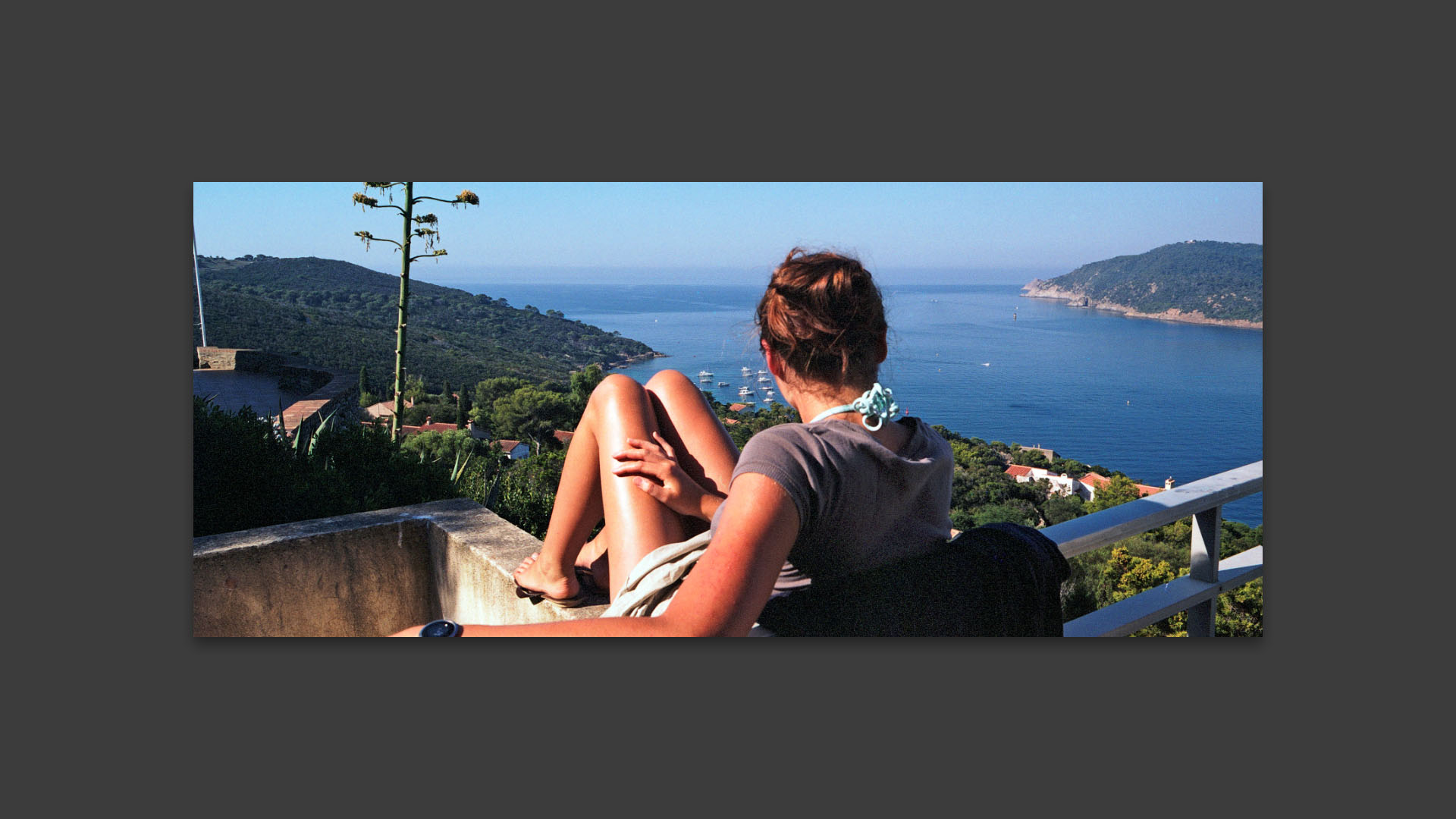 Laury sur la terrasse, villa cocagne. 