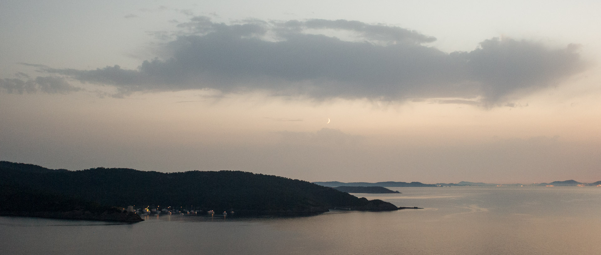 Croissant de Lune sur Port Cros.