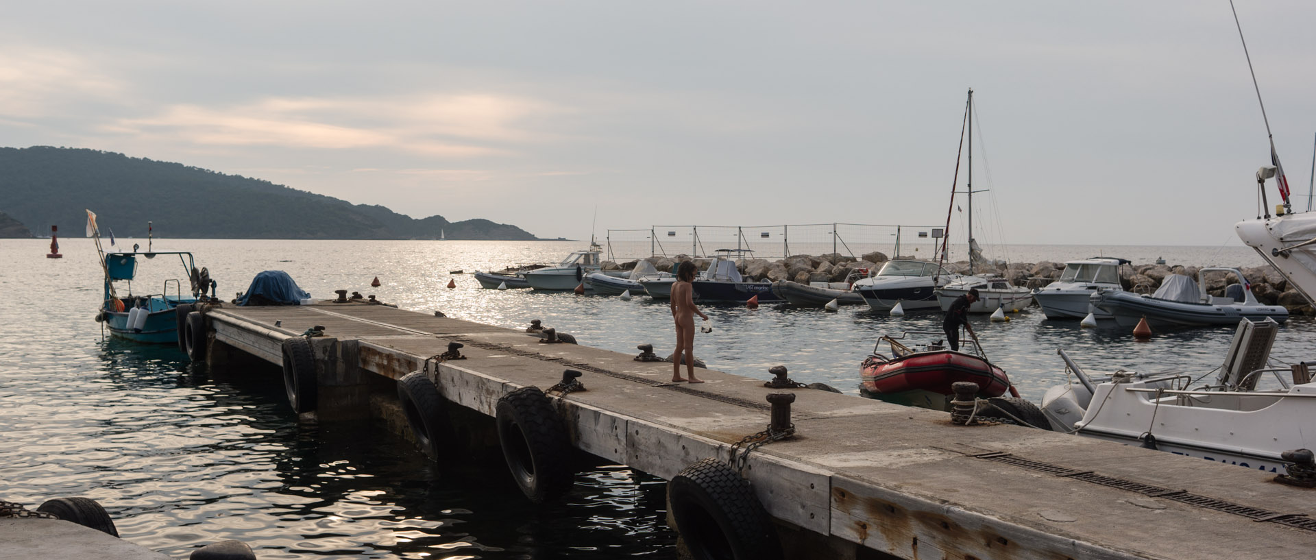 Sur le port de l'Aygade, île du Levant.