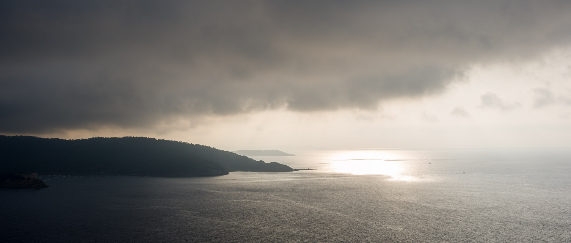 Nuages sur Port Cros.