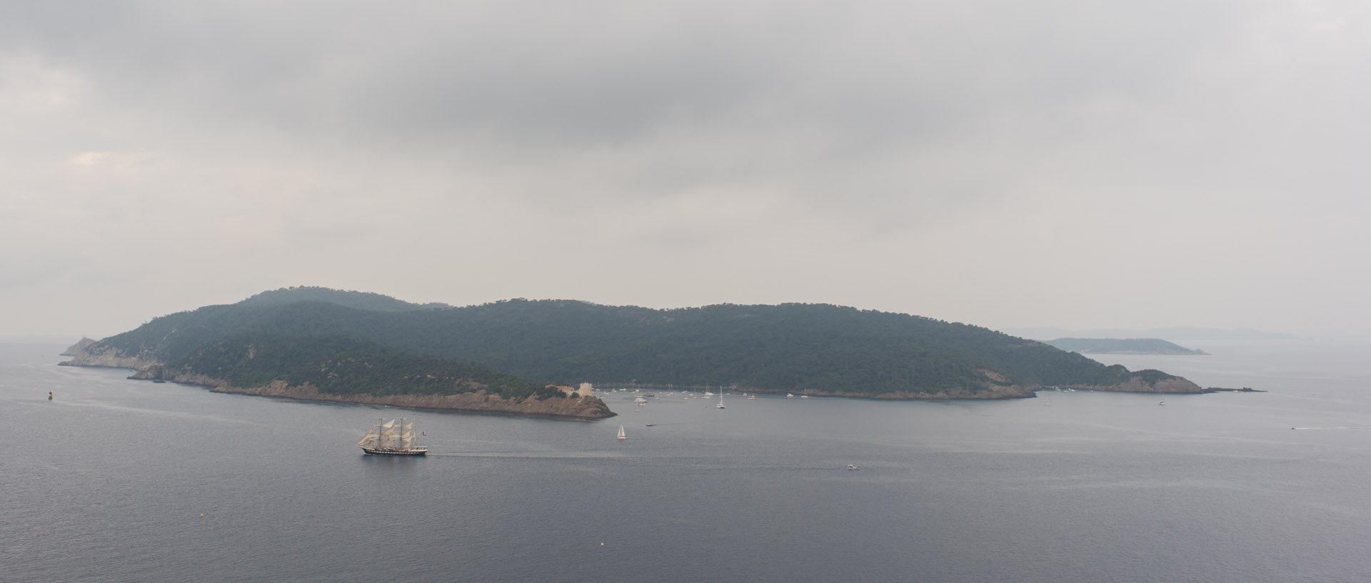 Le Belem doublant Port Cros.