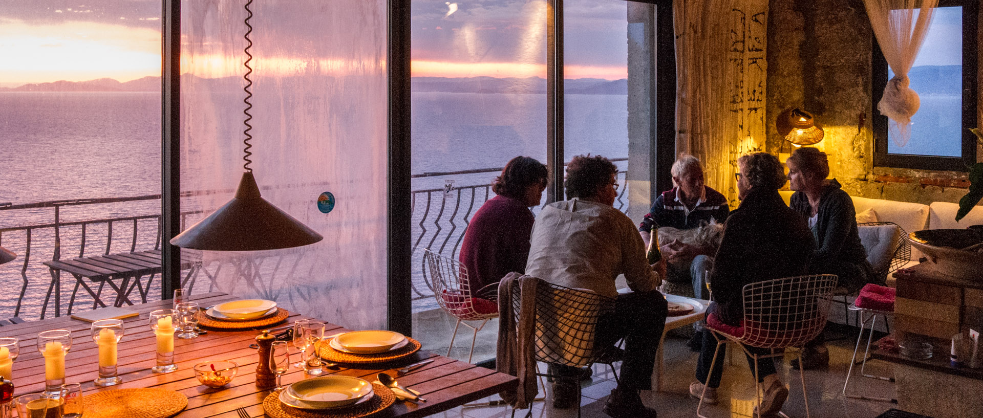 Apéritif entre amis, à l'île du Levant.