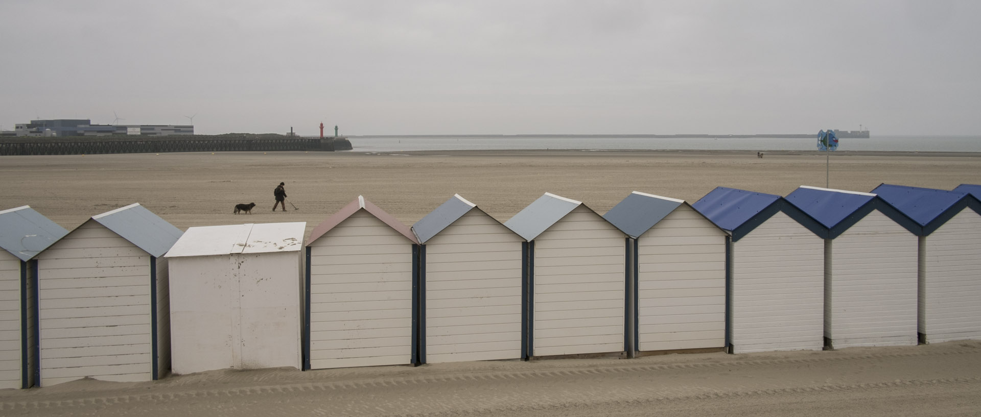 Sous les cabines, la plage / Under cabins, the beach Mardi 3 juin 2014, 11:23, plage, Boulogne sur mer