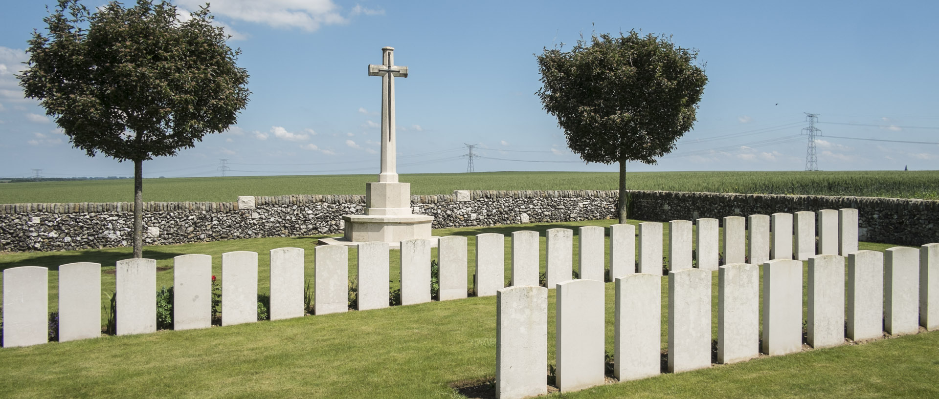 Les temps modernes / Modern times Dimanche 8 juin 2014, 15:22, Orange Hill british cemetery, Feuchy
