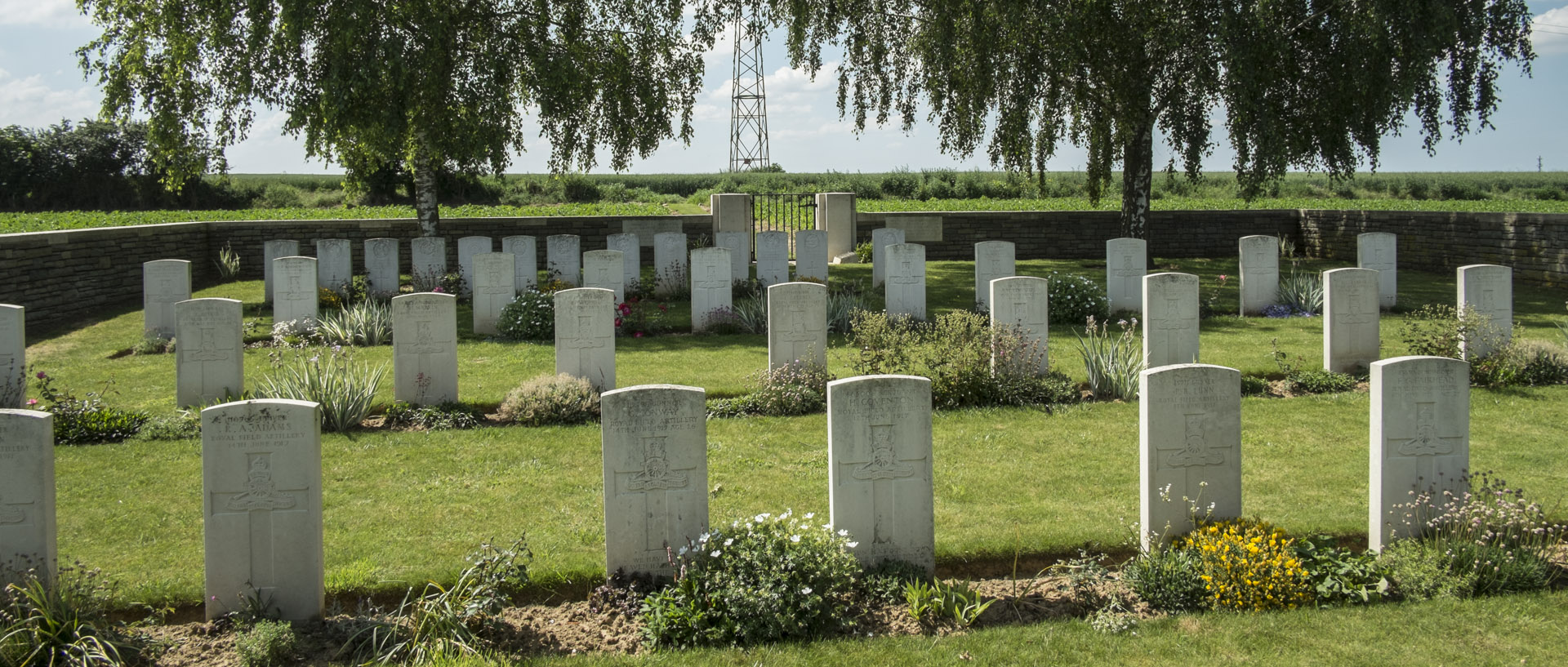 Chère paix / Costly peace Dimanche 8 juin 2014, 15:22, Houdain Lane british cemetery, Tilloy les Mofflaines