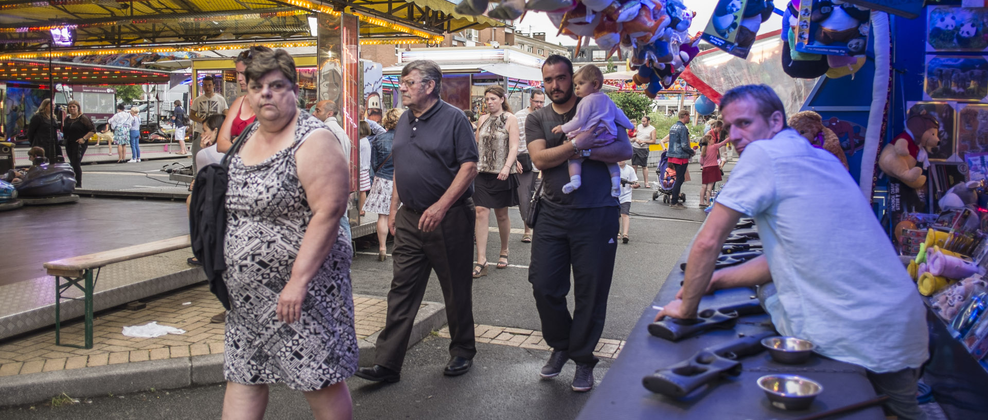 Fête foraine / Funfair Lundi 9 juin 2014, 18:28, place des Martyrs de la Résistance, Croix