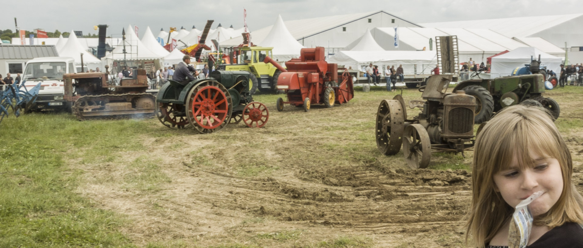 Terres en fête : vieux tracteurs et jeune frimousse / Terres en fête : old tractors and young frimousse Dimanche 15 juin juin 2014, 16:27, Tilloy les Mofflaines