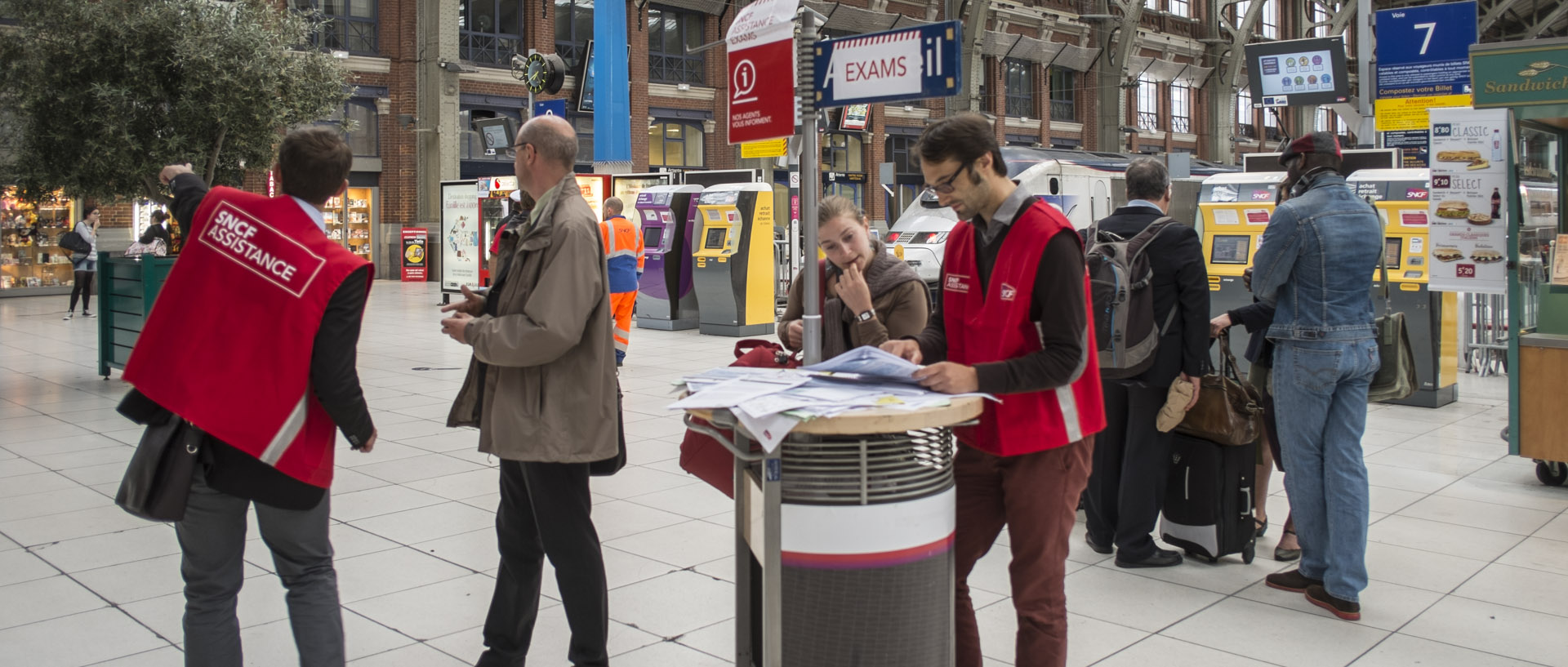 Jour de grève / Day of strike Lundi 16 juin juin 2014, 19:43, gare Lille Flandres