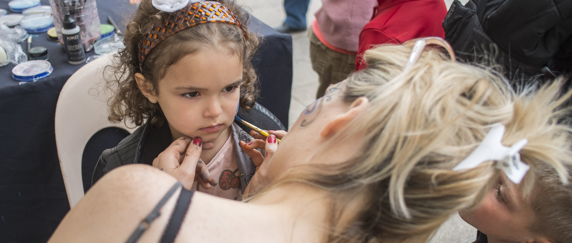 Maquillage avec la Tribu / Make up with the Tribu Samedi 5 juillet 2014, 17:30, place de la République, Lille