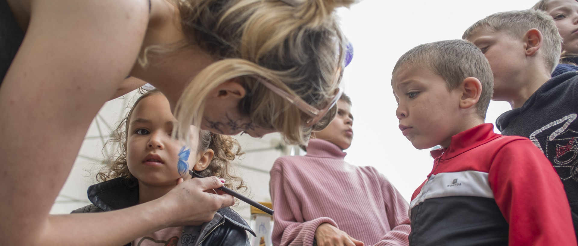 Maquillage avec la Tribu / Make up with the Tribu Samedi 5 juillet 2014, 17:30, place de la République, Lille