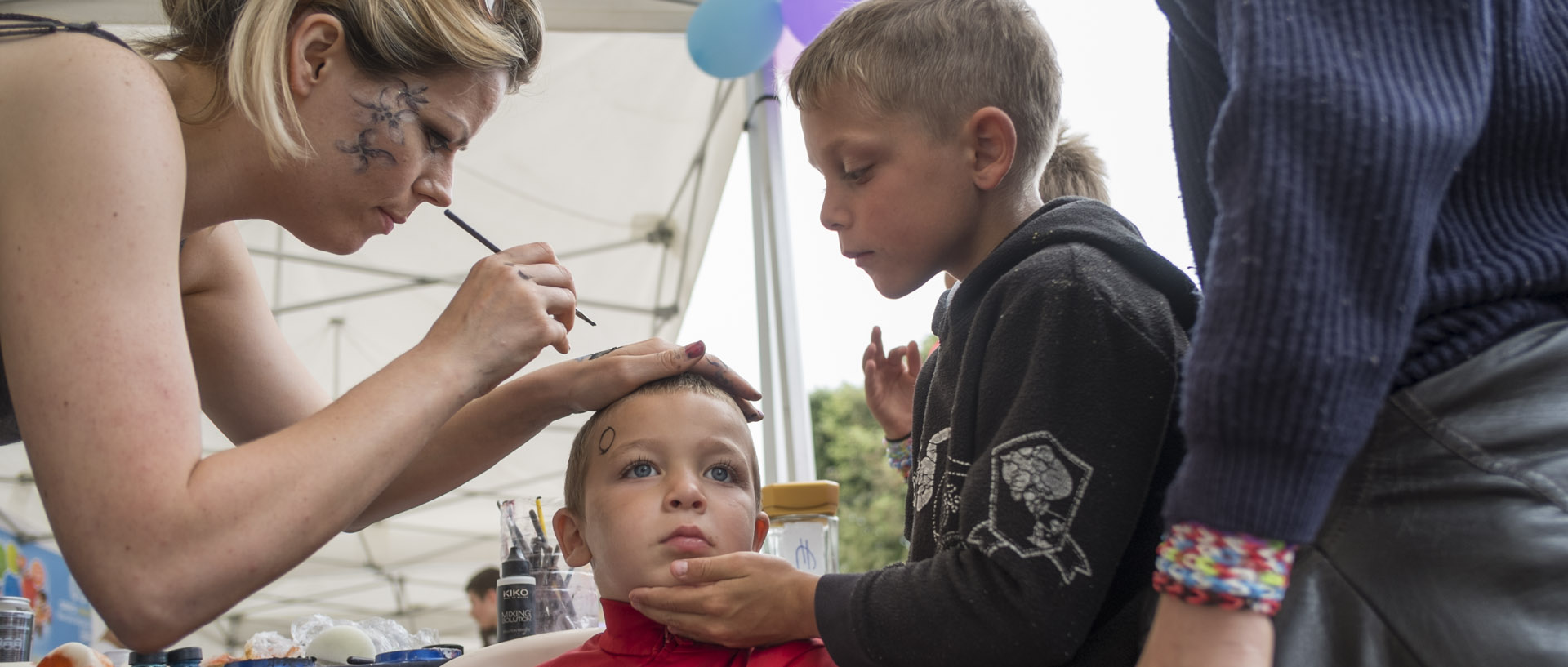 Maquillage avec la Tribu / Make up with the Tribu Samedi 5 juillet 2014, 17:34, place de la République, Lille