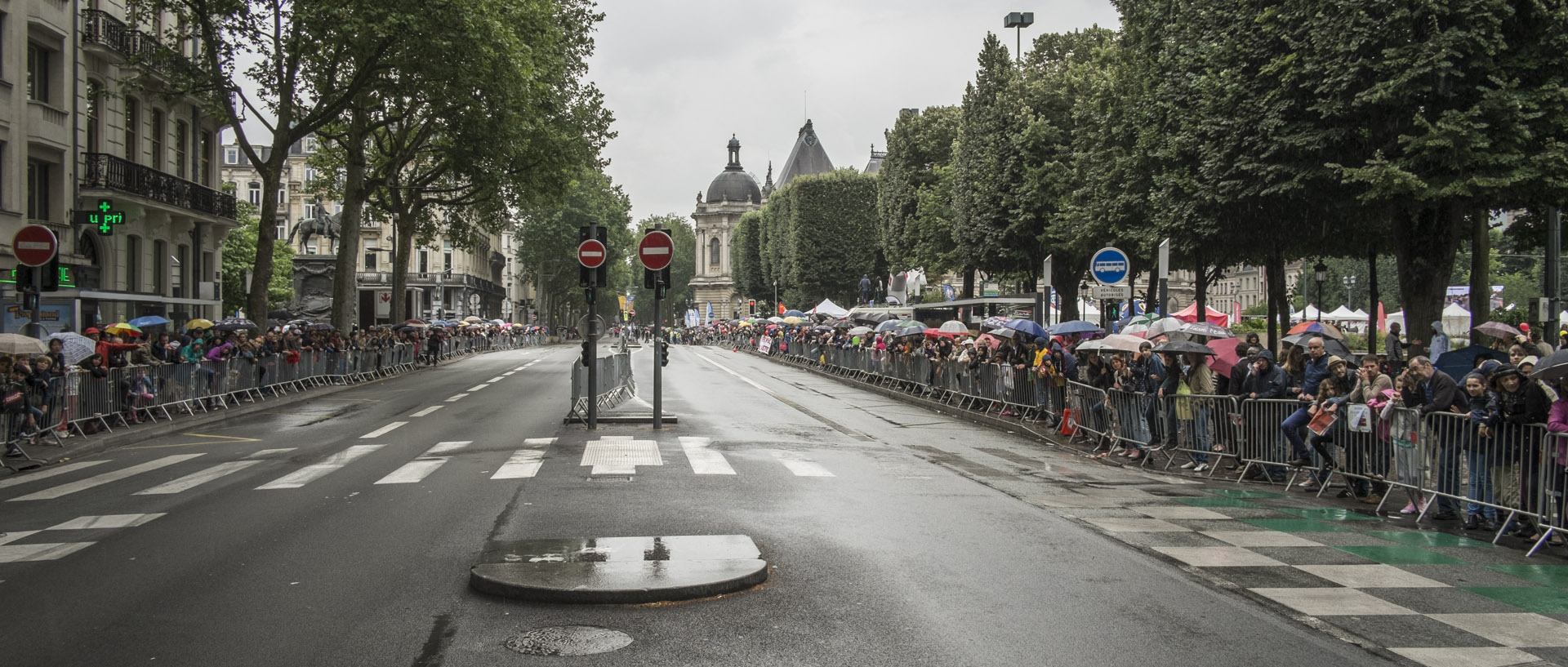 En attendant le Tour de France / Waiting Tour de France Mardi 8 juillet 2014, 15:28, boulevard de la Liberté, Lille