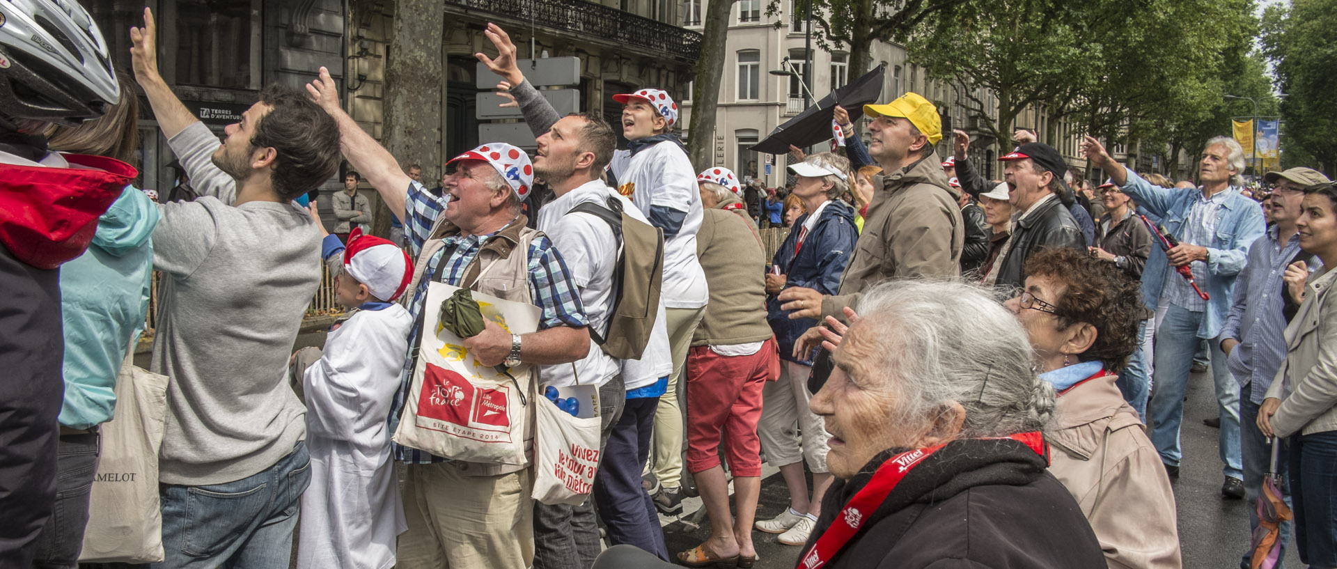 La caravane passe / Passing publicity caravan Mardi 8 juillet 2014, 16:18, boulevard de la Liberté, Lille