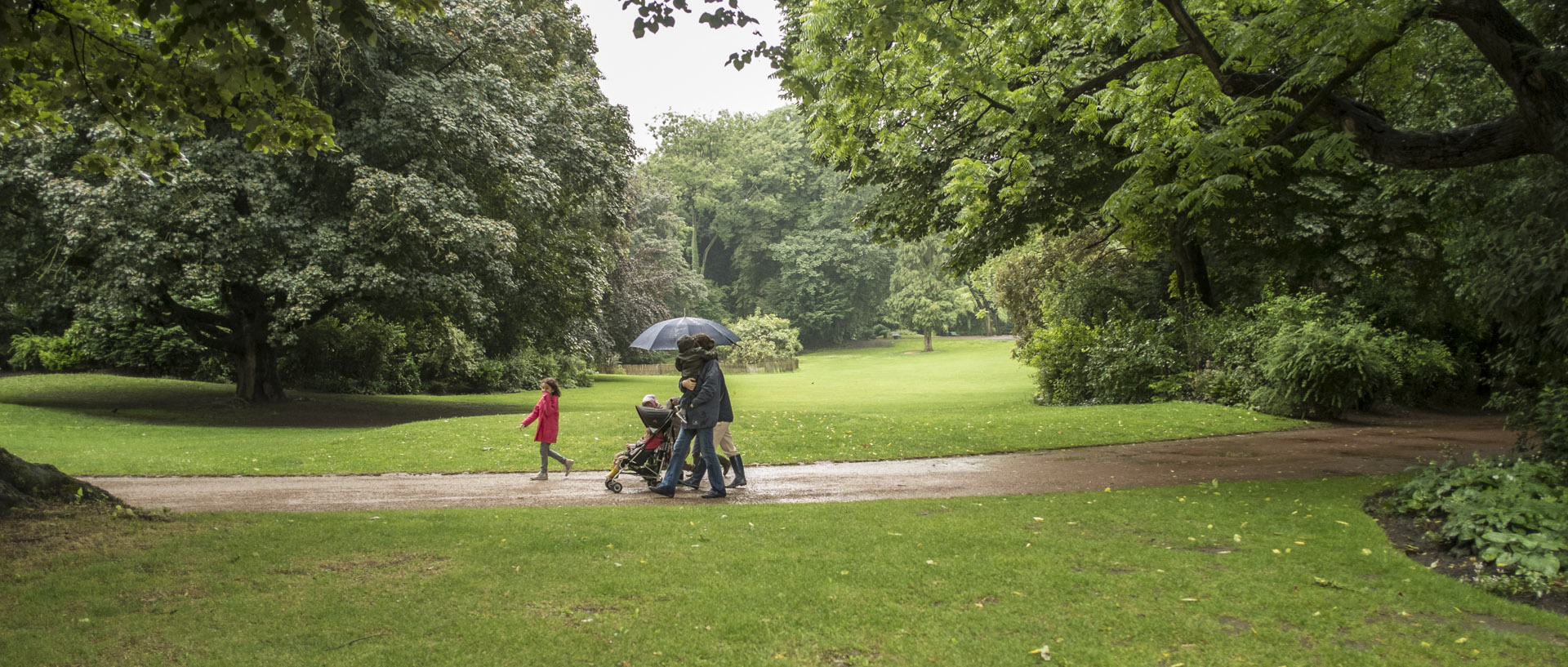 Marchons sous la pluie / Walking in the rain Mercredi 9 juillet 2014, 16:41, jardin Vauban, Lille