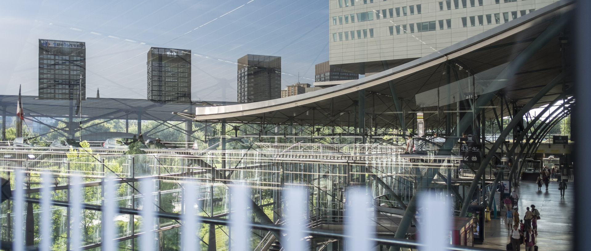 Reflet / Reflection Jeudi 17 juillet 2014, 19:56, gare Lille Europe